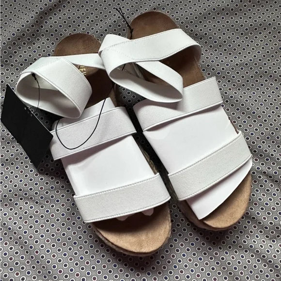 Forever 21 Platform Strappy Sandals - Picture 2 of 4